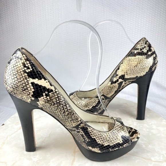 Via Spiga Snake Peep Toe Heels Womens Size 8 Black Tan Career Professional Pumps - Picture 6 of 10